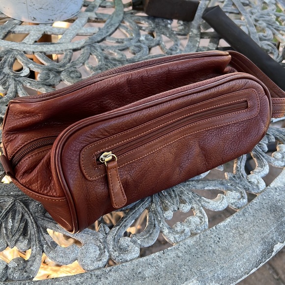 Osgoode Marley Mens Small Leather Travel Kit Hardly used. Perfect Gift! - Picture 2 of 4